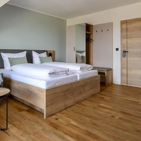 Pensionat Landhaus Nienhagen 4*